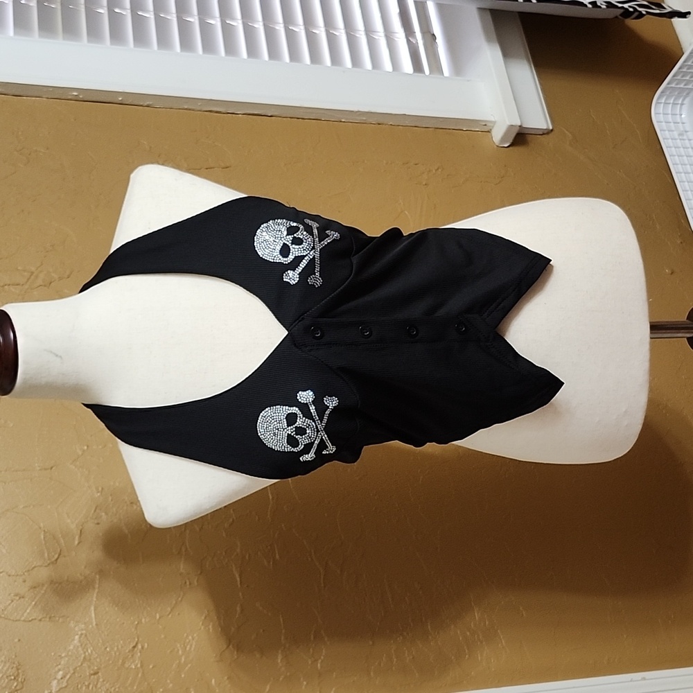 Rhinestone skull and crossbones black halter top Size Medium